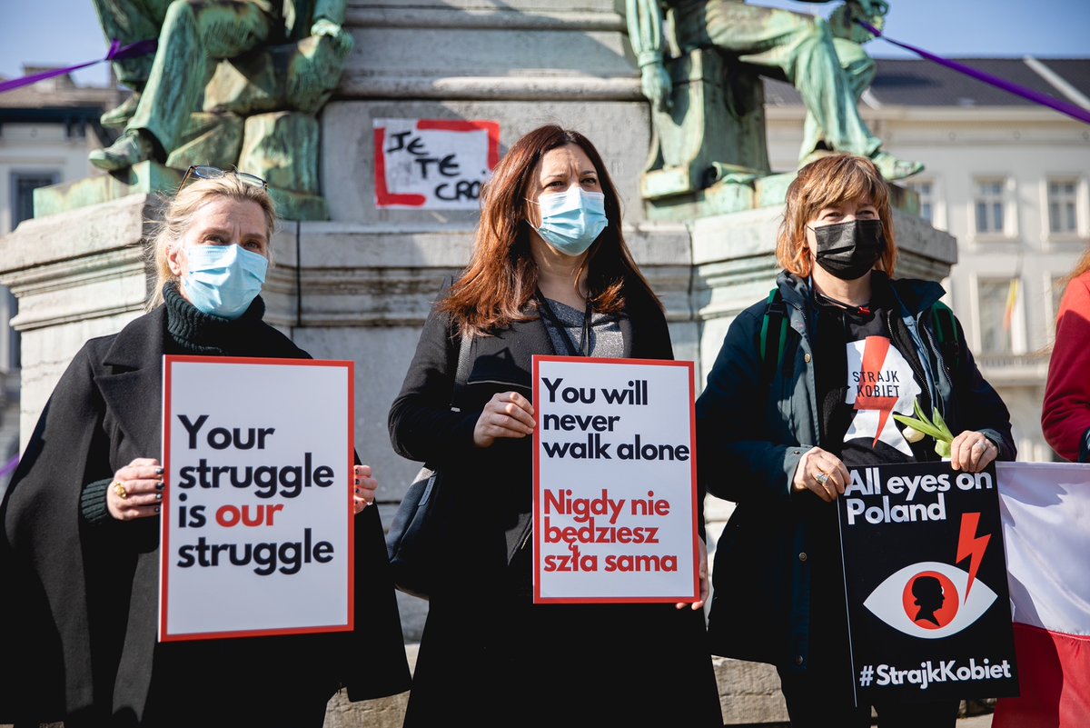 Left_EU's tweet photo. "Your struggle is our struggle". 

On this #IWD2021 , we stand in full #SolidaritywithPolishWomen who are fighting for their rights. 

Polish women are not alone. They will never walk alone. 

#StrajkKobiet 

#InternationalWomensDay https://t.co/5bBb2CztXJ
