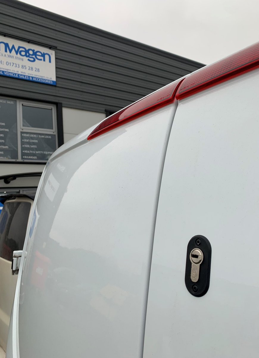 vanwagenuk's tweet image. 🔒 Ford Custom Security 

🔹Installed to sliding door &amp;amp; rear door L4V hook dead locks in high position including driver's door Replock.

#vansecurity #fordhooklocks #hooklocks #vansecuritylocks #deadlocks #vandeadlocks #vanlockspeterborough #vanwagenlimited #protectyourvan #l4v