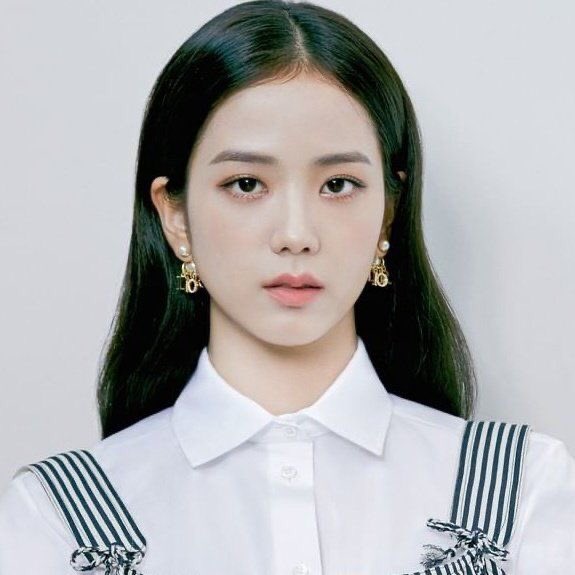 ForeverKimJisoo's tweet photo. If you were to choose ONE photo of JISOO wearing dior what photo will it be? Drop it on the replies! 

DIOR inspiration JISOO
#DiorAW21withJISOO https://t.co/hXeQMCR6oY