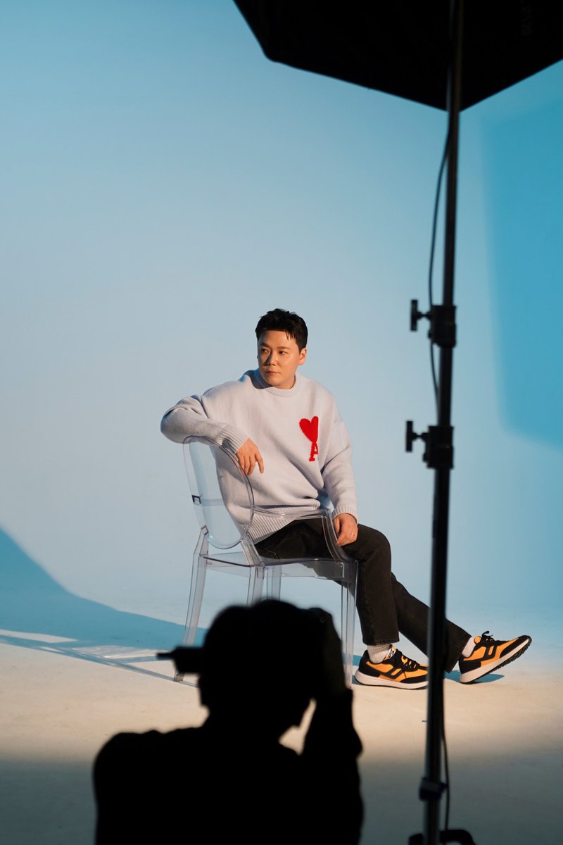 mintobe1011's tweet photo. 210308 미니앨범 재킷 촬영 비하인드 선공개
4. 김예준 컷
#버즈 #BUZZ
#잃어버린시간 #TheLostTime
#아날로그 #그대라서 #Lighthouse #비 #위로 #내일은
#김예준 #윤우현 #신준기 #손성희 #민경훈 https://t.co/owe9efpQ5B