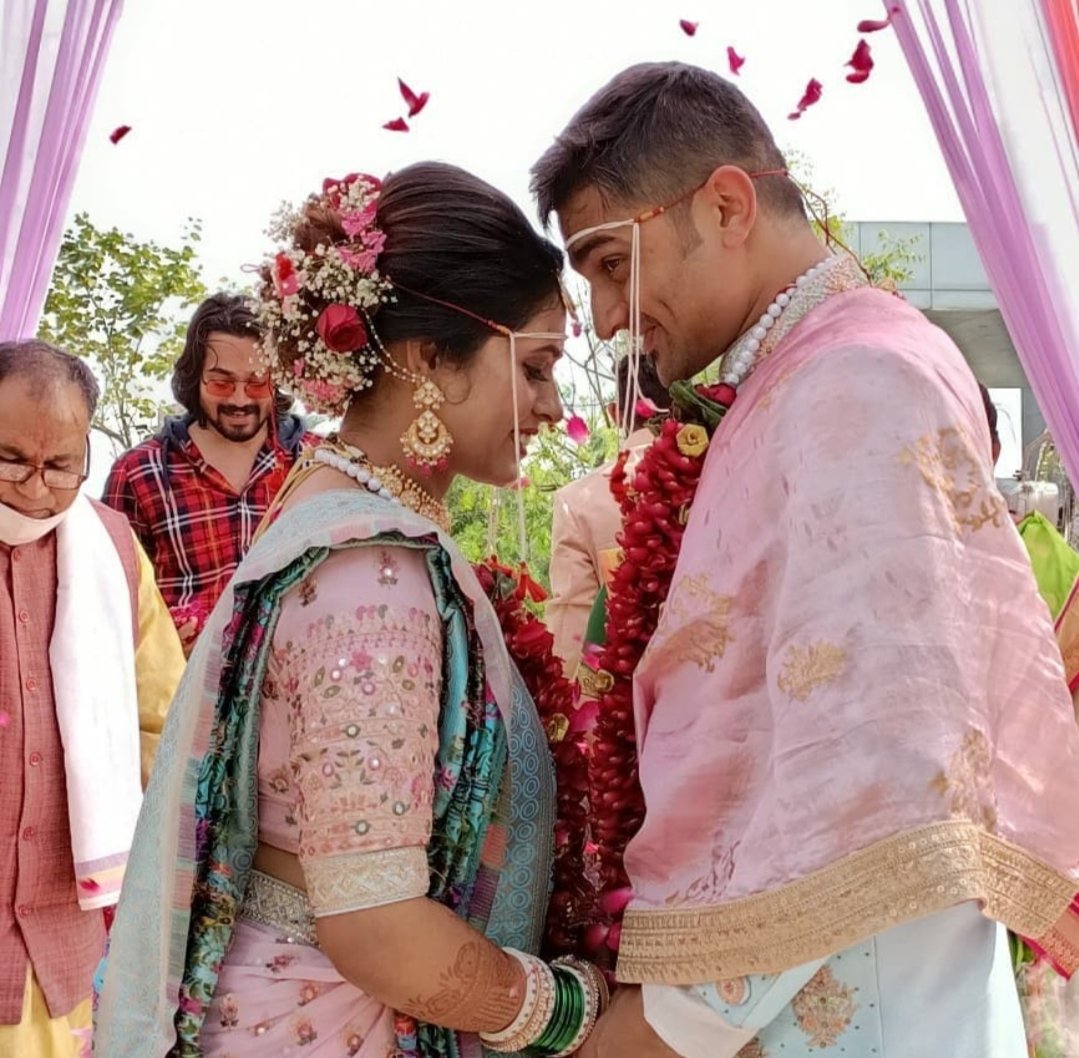 BhuvanDynasty's tweet photo. Congratulations on the beginning of your new journey!❤️🤗
Wishing you both a happy married life!❤️🥂 https://t.co/df8zsgZaof