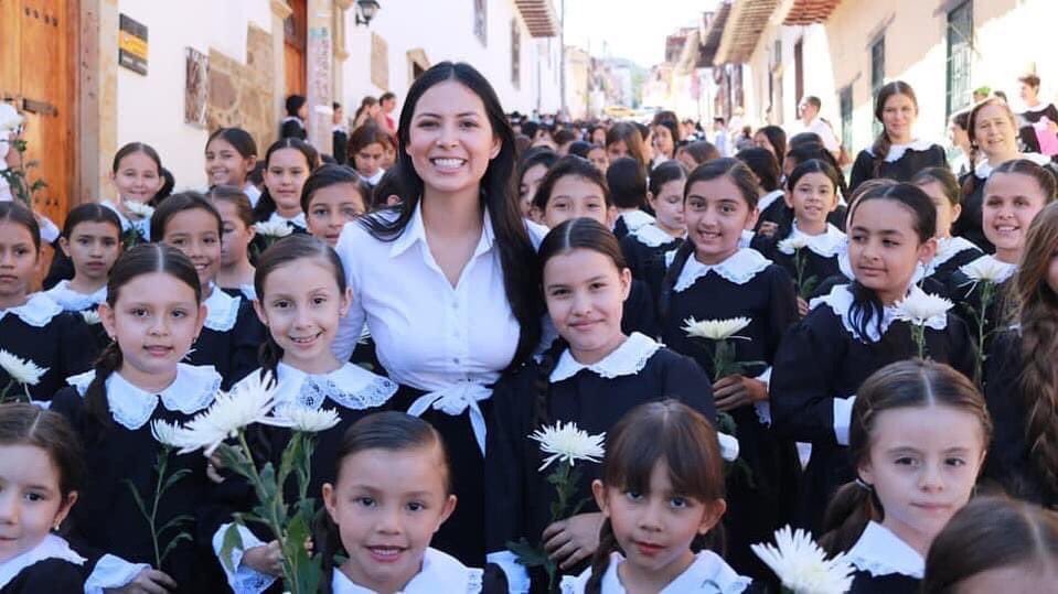 Los derechos que tenemos han sido fruto del gran esfuerzo de nuestras antecesoras, y la forma de honrar su legado es trabajar fuerte, creando oportunidades para quienes vienen detrás. Todo sería mejor, si entre nosotras nos apoyamos. #felizdiainternacionaldelamujer