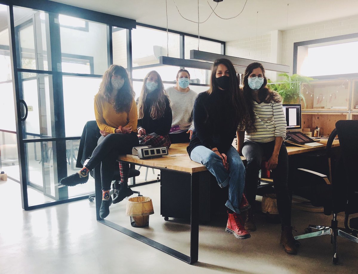 La Naima, la Carla, la Marta, la Natàlia, la Joana, la Sònia, la Julieta, la Paula, la Marta, la Sílvia, i la Jana i la Perla (que encara han de sortir), som capaces de tot. I cada dia és el nostre dia 💜

#SomDones #Som8deMarç