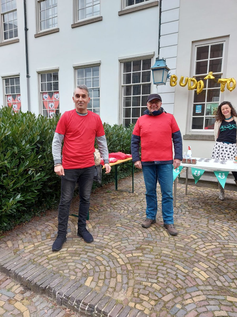 Afgelopen zaterdag zijn Hanzesport lopers gekoppeld als Buddies aan nieuwe Nederlanders. Prachtig initiatief in deze tijd, geweldige buitenactiviteit, mooie samenwerking <a href="/Hanzesport/">Hanzesport</a> <a href="/Buddy_to_Buddy/">Buddy to Buddy</a>