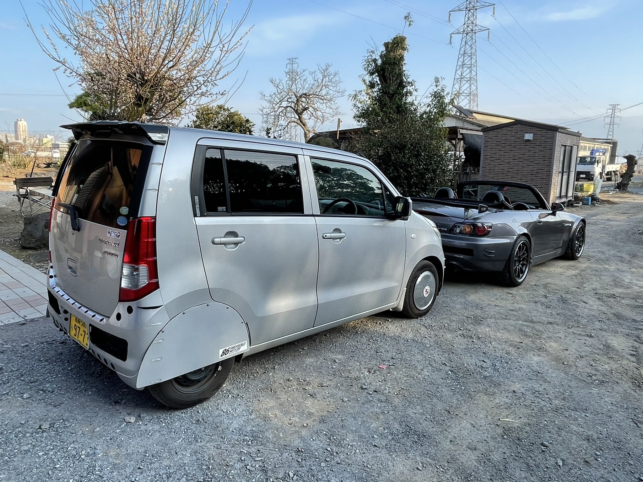 福ちゃん スポーツカーではない大衆車のワゴンrで空力魔改造してたのは 車に興味ない人でも燃費upの切り口なら 車遊び に興味持ってもらえるんじゃないかな と思って一生懸命空力ブログ書いてました T Co M54nack4xu Twitter