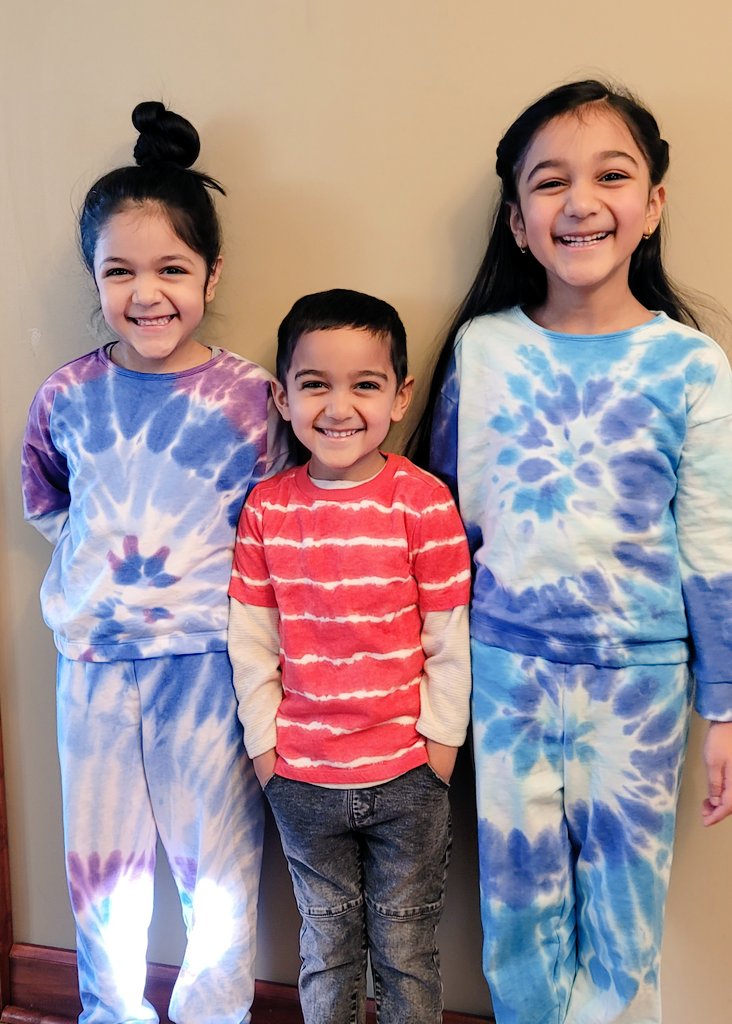 Kicking off spirit week in tie dye <a href="/MrsAndreuzzi/">MrsAndreuzzi</a> @Ms_Amendoeira @MeadowDrMineola <a href="/MeadowDrPTA/">MeadowDrivePTA</a> #MeadowDrReads @Mrs_Fiocco
