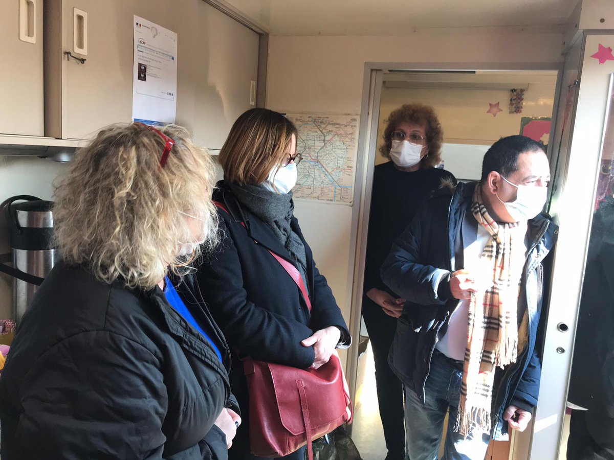 JeanLucRomero's tweet photo. Avec @annesouyris, nous avons participé à une tournée du @bus_des qui intervient auprès des travailleuses du sexe à Paris : prévention, accompagnement social, accès à la santé et aux droits pour ces publics rendus particulièrement vulnérables par la situation sanitaire. https://t.co/v2EUp3k5ZB