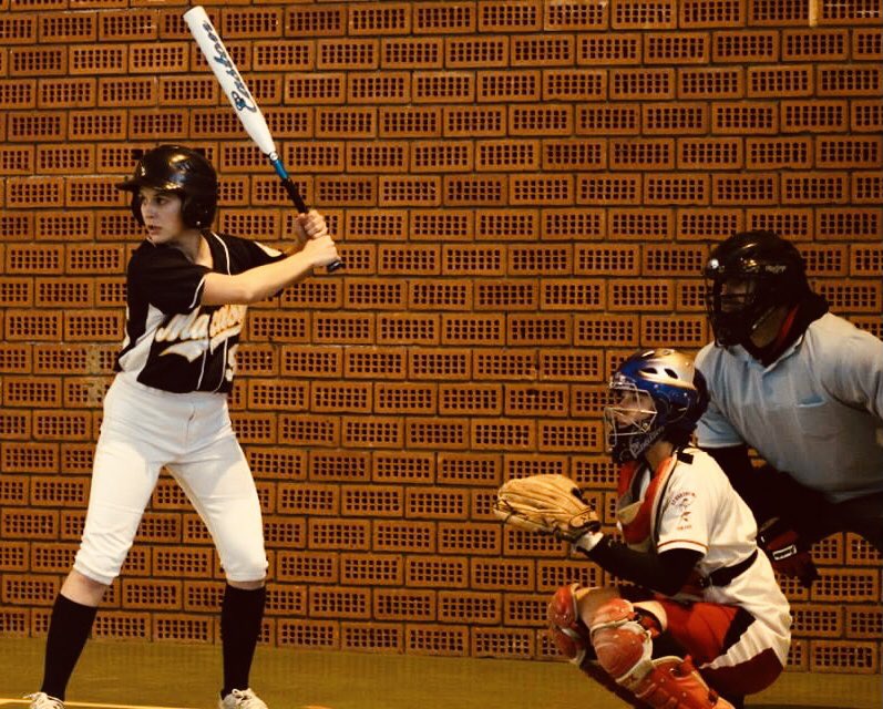 En cette journée internationale des droits des femmes, le Marcassins Baseball Club réaffirme son engagement en faveur de la parité et de la mixité. Mesdames, mesdemoiselles, nos portes vous sont grandes ouvertes quel que soit le jour de l’année !
Très belle journée à vous. 🥎💕⚾️