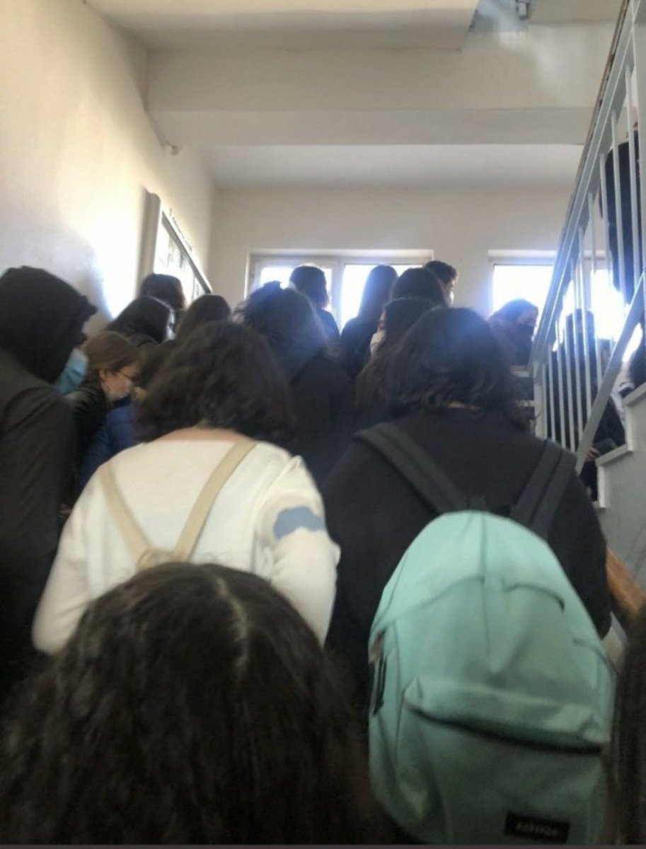 HemmedAliAslan's tweet photo. Bu görüntülerle koronayı nasıl engellemeyi düşünüyorsunuz @ziyaselcuk @drfahrettinkoca 

 #iptalkararınıbekliyoruz https://t.co/bZXownrLSQ