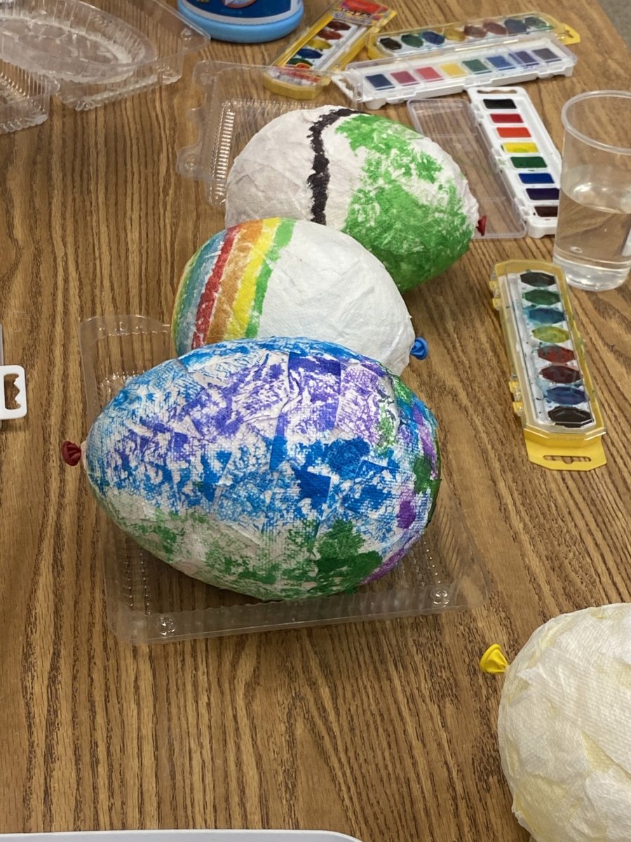 vcsbtbedep's tweet photo. New Smyrna Beach Middle school Before the Bell Program are making piñatas #pinatas #whatasmashingidea #morning #morningfun #crafts #crafttime #BTB #NSBM #NewSmyrnaBeachMiddle #volusiacounty #volusia #school https://t.co/y1c382m8Uh