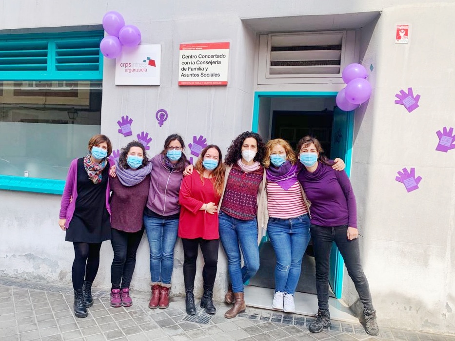 Las mujeres del CRPS Arganzuela seguiremos mostrándonos, luchando y llevando la alegría por bandera porque... ante la emergencia social, el feminismo es esencial! #8M2021 #8Marzo2021