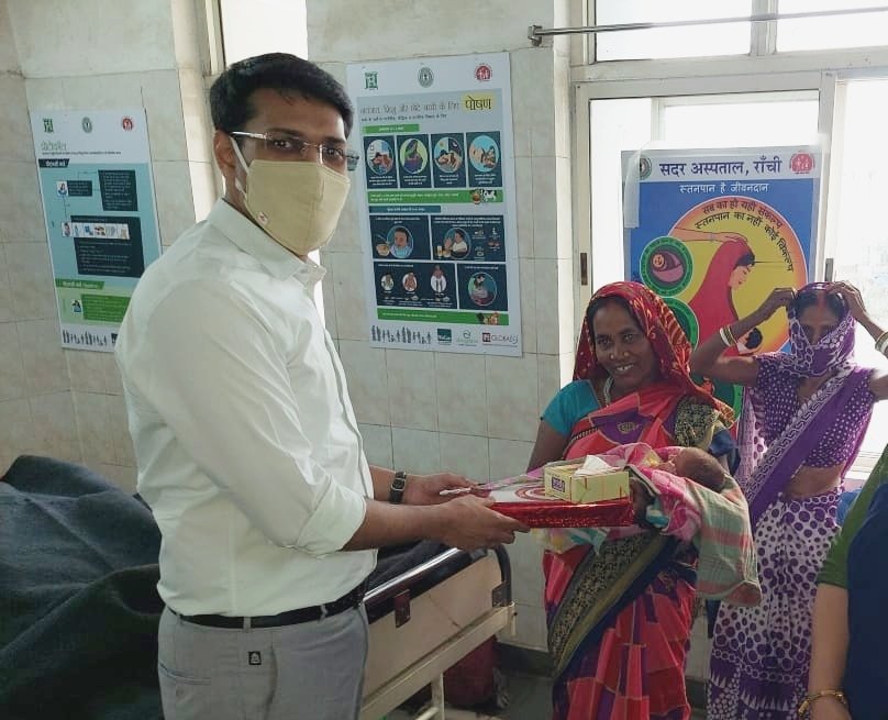 Celebrated #internationalwomensday2021 with new born baby girls and their mothers at Sadar hospital Ranchi. @hemantsorenjmm @dc_ranchi @dproranchi