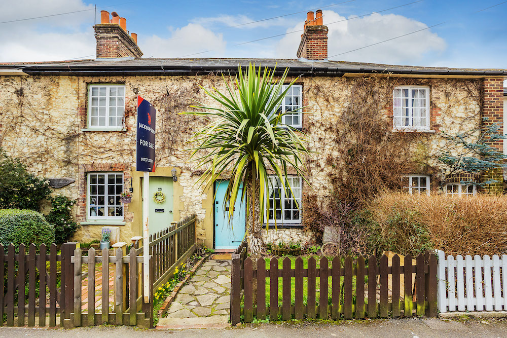 JS_Reigate's tweet photo. #COMINGSOON!
A charming 2 bedroom period #cottage in the ever-popular #NutleyLane #Reigate #Surrey. Guide Price ยฃ450,000.
Contact our Reigate branch for more details: 01737 222027, reigate@jackson-stops.co.uk.
#newinstruction #charmingcottage #reigatecottage #reigateproperty https://t.co/F4FDWe6yLj