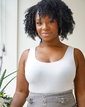 SpellMagazine's tweet photo. Kam Davis, founder of natural afro haircare brand Nylah, tells us about the power of natural ingredients and how her daughter inspired her business: https://t.co/GknoIuL2O8 #SpellMeets #AfroHaircare #NaturalHaircare https://t.co/vKQXFFHmY0