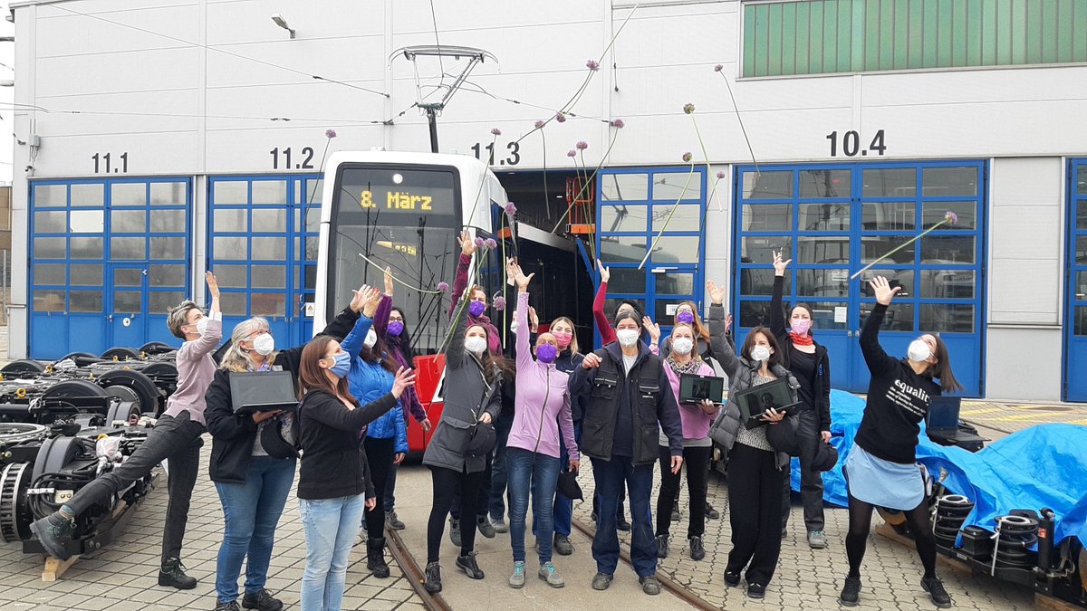 „Die Geschichte lehrt uns, dass Frauen vergessen werden, wenn sie vergessen an sich selbst zu denken.“ (Louise Otto-Peters) Wir denken an einander, stärken einander und arbeiten gemeinsam an Veränderung!
#InternationalWomensDay #MovingTogether #Gleichberechtigung