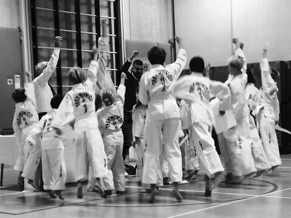 We gingen langs bij Jamil Chami, oprichter en eigenaar van Tjamie Sports en buurtsportcoach bij SportUtrecht, voor een gesprek over het Paul Verweel Sportfonds. Check het hele verhaal van Jamil over het fonds hier!  paulverweelsportfonds.nl/2021/03/08/het…