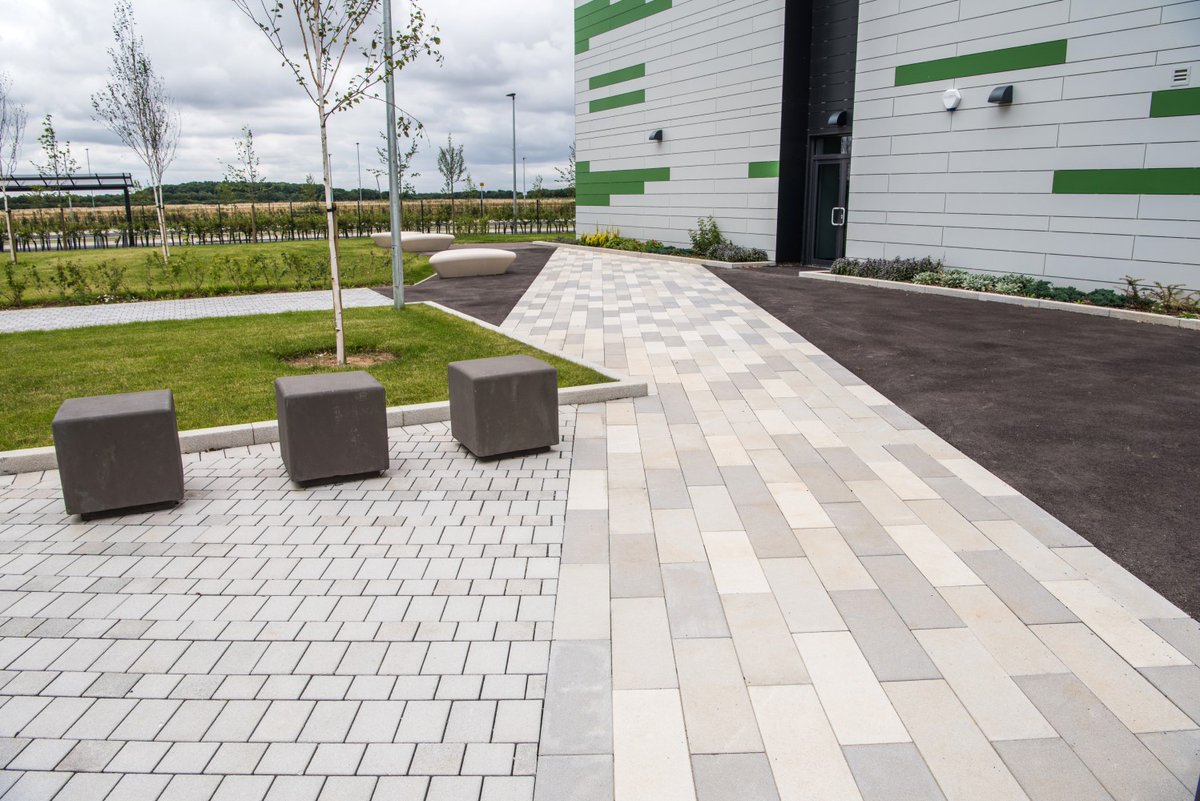 CharconUK's tweet photo. Incorporate the unique characteristics of the Andover range and the functionality of a permeable paving option, with Andover Infilta https://t.co/Wo7i577Tz4 https://t.co/gXx8xtn6wM