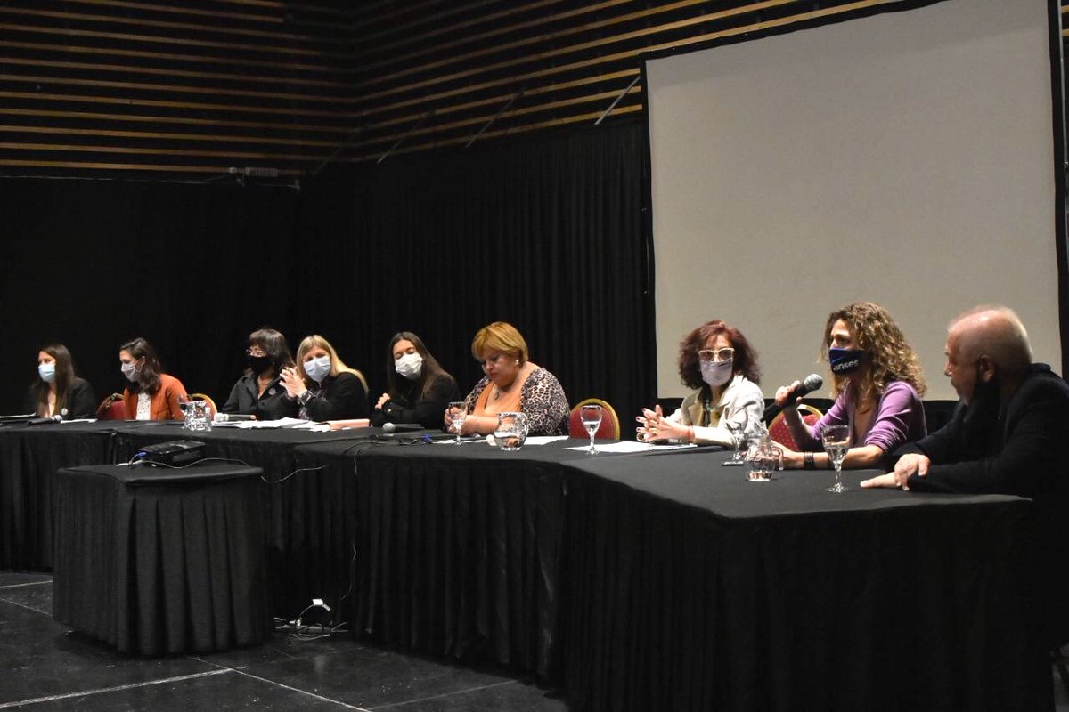 ConcejoCOMODORO's tweet photo. Concejales participan del conversatorio 8M “Nosotras movemos el mundo” junto a referentes de diversas áreas estatales, justicia, vecinales y género, debatiendo temáticas de equidad
@ConcejalRobledo
@la_carnevale
@n_c_g_
@cieloazul1519
@danielvlemi
@ArielMonteCR
@ReyesGusok https://t.co/c4qCyk88Bx