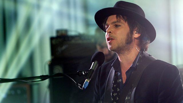 Please join me here at in wishing the one and only Gaz Coombes a very Happy 45th Birthday today  