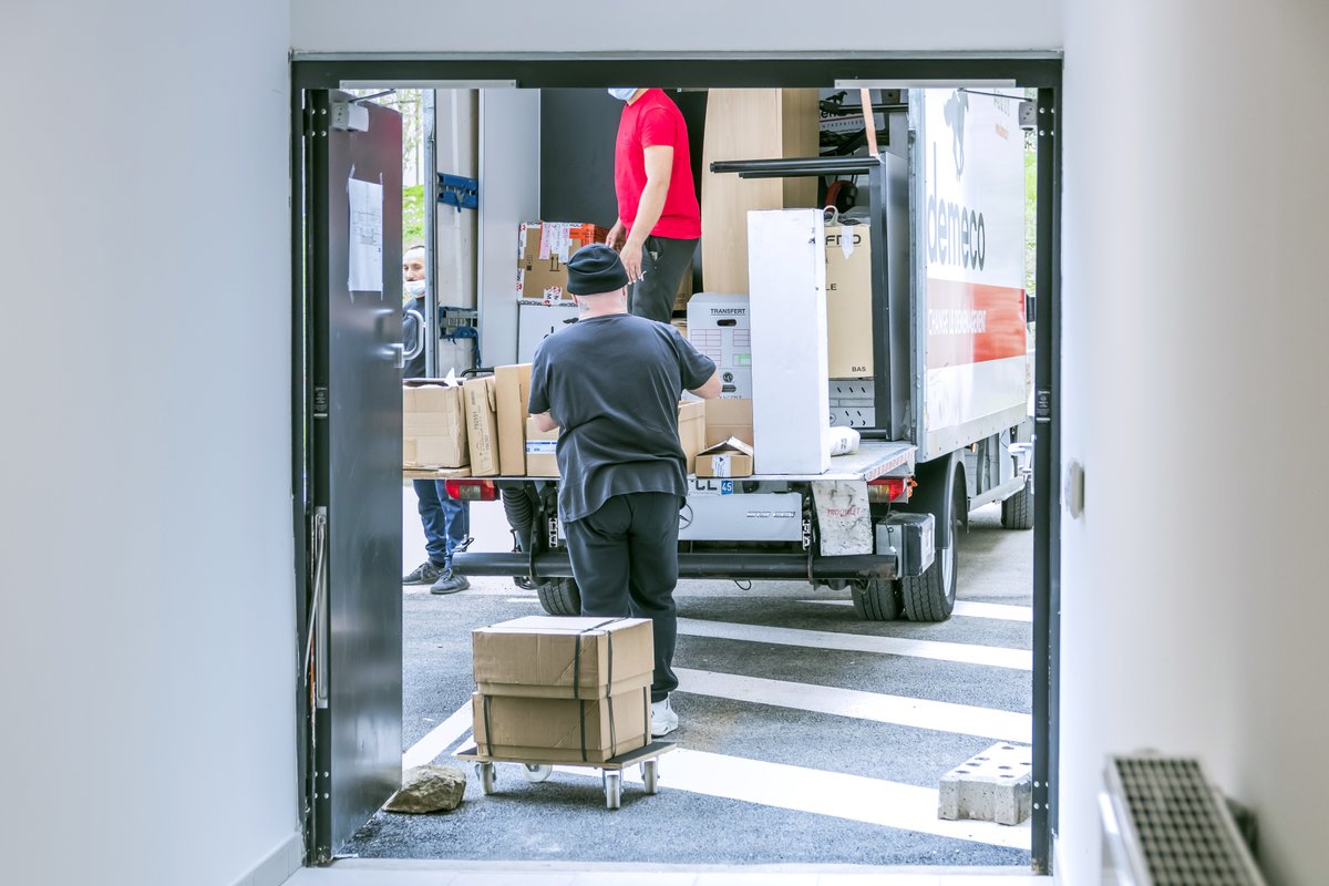 [ça déménage !] Tout le personnel administratif déménage dans un nouveau bâtiment de l'école, entièrement rénové ! Au plaisir de vous accueillir prochainement...