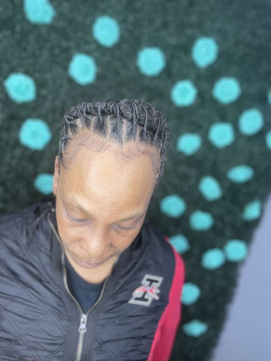 Didyoumissmoo's tweet image. I Put my all into locs , I can’t wait to get my roses 🌹 lbs 🤣🥺