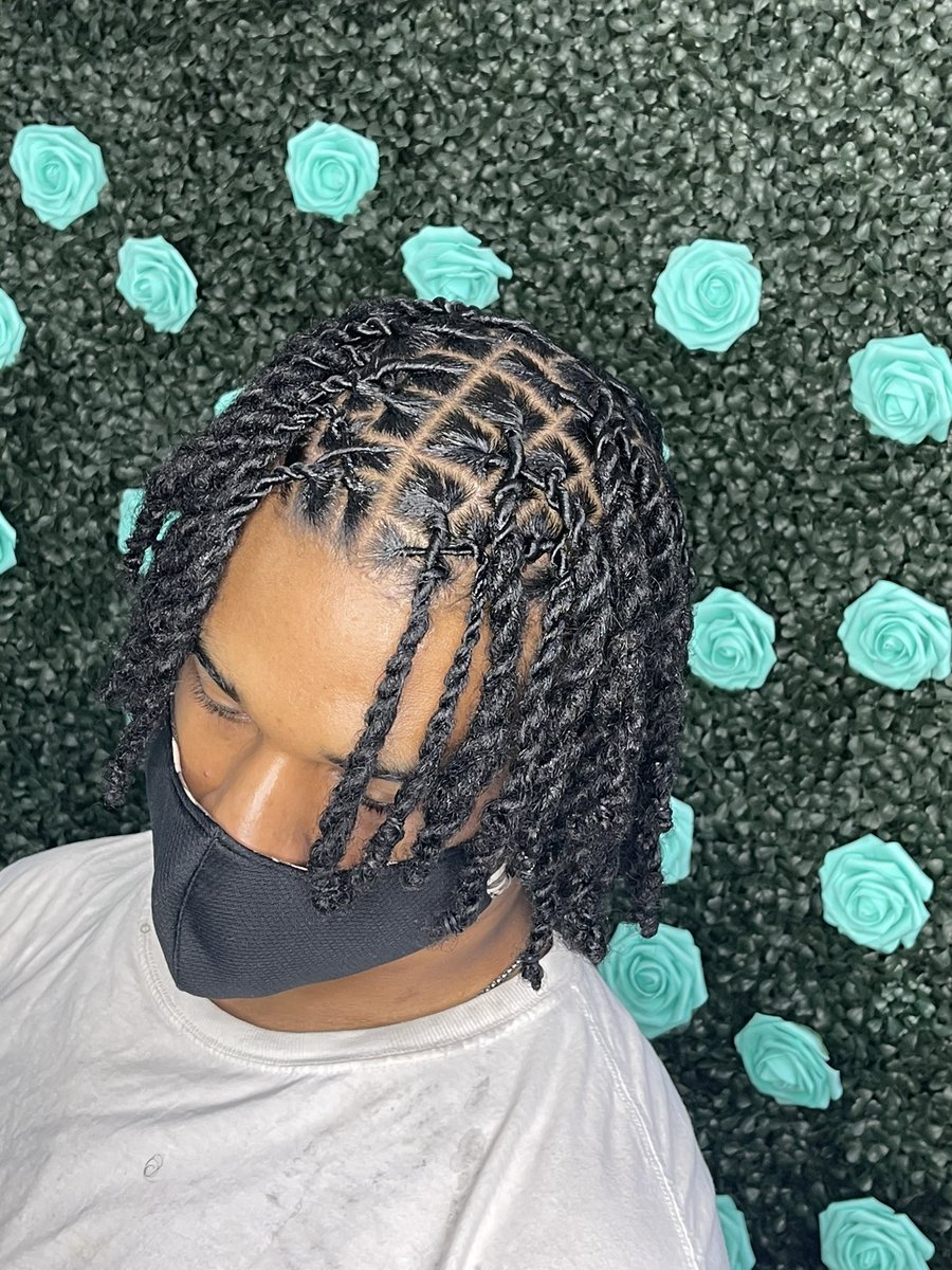 Didyoumissmoo's tweet image. I Put my all into locs , I can’t wait to get my roses 🌹 lbs 🤣🥺