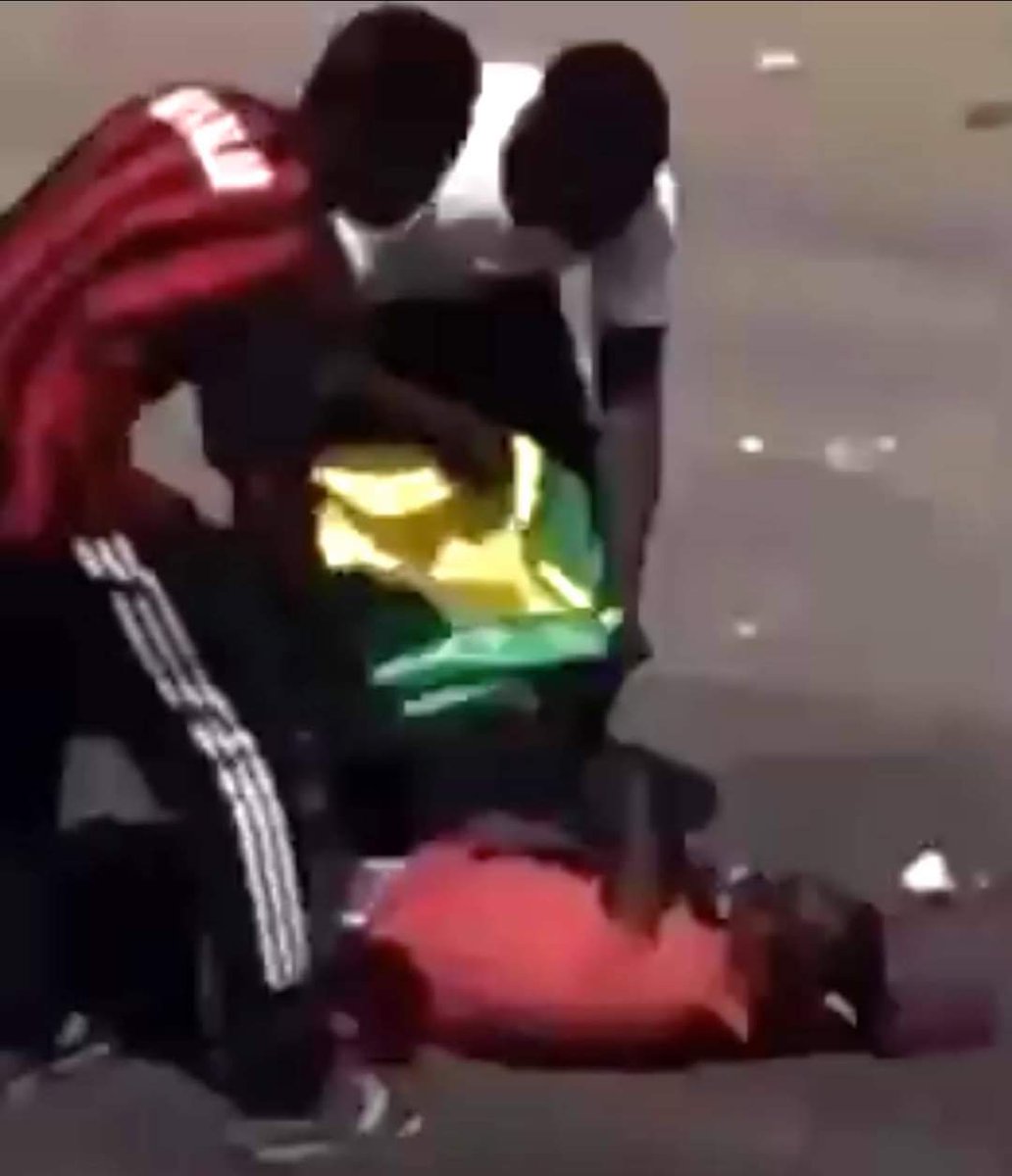 Africainlibr's tweet photo. LOI DU TALION
Je crois que c’est quand on infligera aux familles des forces aux ordres de nos dictateurs le même traitement qu’ils infligent aux manifestants, qu’ils vont bien réfléchir avant de tuer les enfants et les parents des gens comme si c’était un jeu. 
#FreeSenegal 🇸🇳 https://t.co/VlpX7OK0M7