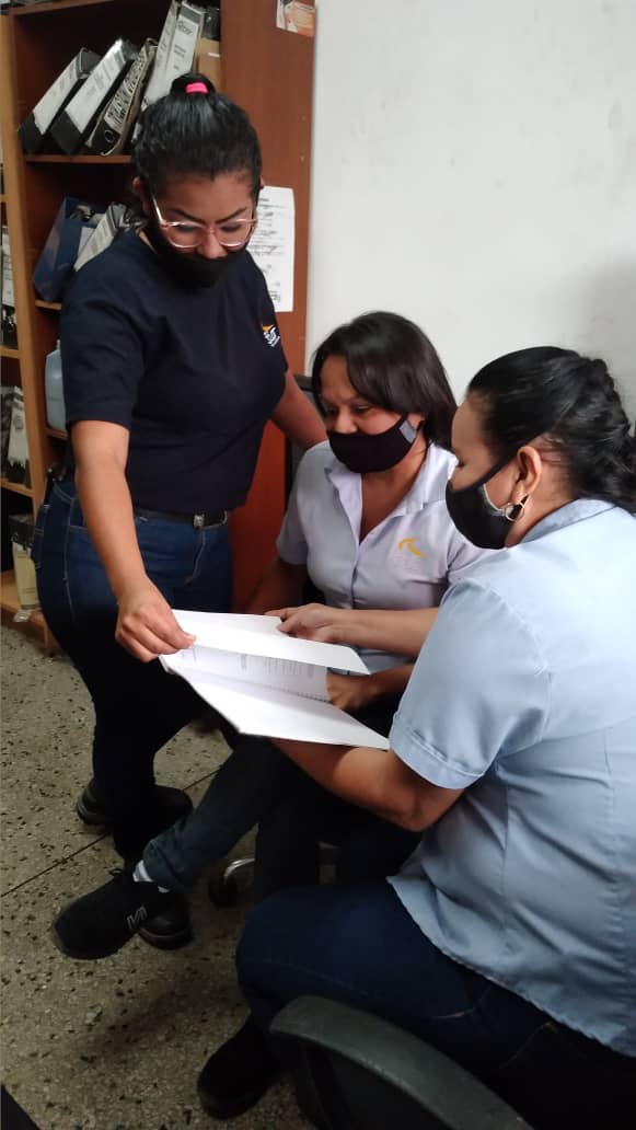 InversionesCass's tweet image. Mujer es igual a: amor, paz, hija, madre, misterio, valentía, cuerpo, alma, inspiración,  belleza,  locura, fuerza , fragilidad, sueños,  compañera.

Hoy #DiaInternacionalDeLaMujer las felicitamos a nuestra mujer venezolana, que trabajan por construir un mejor país #8Marzo