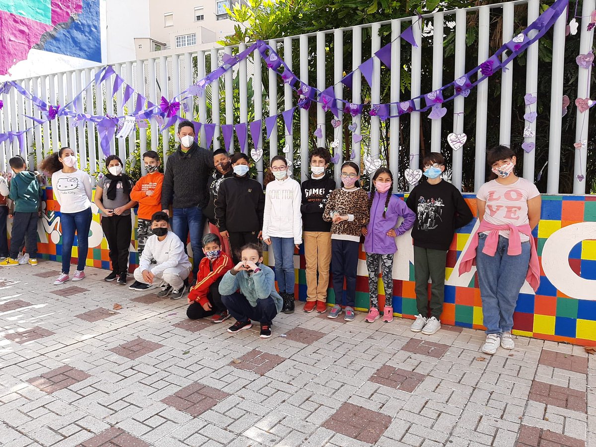 Colegio El Gracia (@colegioelgracia) on Twitter photo CELEBRANDO EL 8-M. Nuestra escuela ha salido a la calle a reivindicar a la mujer y su papel en la sociedad. En las aulas, un trabajo por proyectos: La Mujer y la Ciencia en Puertas Regaladas. #Creceencompañía #8M2021  #Diadelamujer  @educacionenmlg <a href="/cepmalaga/">CEP de Málaga</a> <a href="/Malagaconvive/">Gabinete Convivencia e Igualdad</a> CELEBRANDO EL 8-M. Nuestra escuela ha salido a la calle a reivindicar a la mujer y su papel en la sociedad. En las aulas, un trabajo por proyectos: La Mujer y la Ciencia en Puertas Regaladas. #Creceencompañía #8M2021  #Diadelamujer  @educacionenmlg <a href="/cepmalaga/">CEP de Málaga</a> <a href="/Malagaconvive/">Gabinete Convivencia e Igualdad</a>