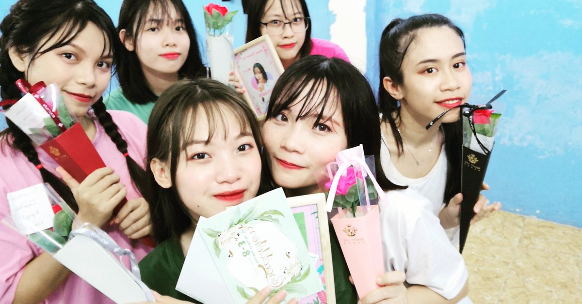 Team_PolarisVN's tweet image. 国際女性の日❤️
今日ファンからプレゼントをもらいました。ありがとうございます！
✌️練習が激しいですが、まだ元気だよ
#PolarisIdolGroup #shiki_polaris #rei_polaris #Rinnie_Polaris #Hikari_Polaris #Sally_Polaris #En_Polaris #PolarisidolVN