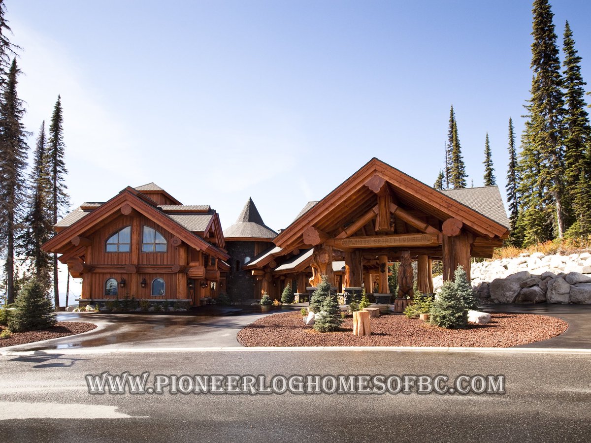 Our log post and beam homes provide a modern way to have flat walls, with the same log home feeling. Which style do you prefer? 
@PioneerLogHomes 
 #PostAndBeam #PioneerLogHomes #TimberKings #WesternRedCedar #LogHome #Handcrafted #FinestLogHomesOnEarth #LogHomeBuilders #LogCabin