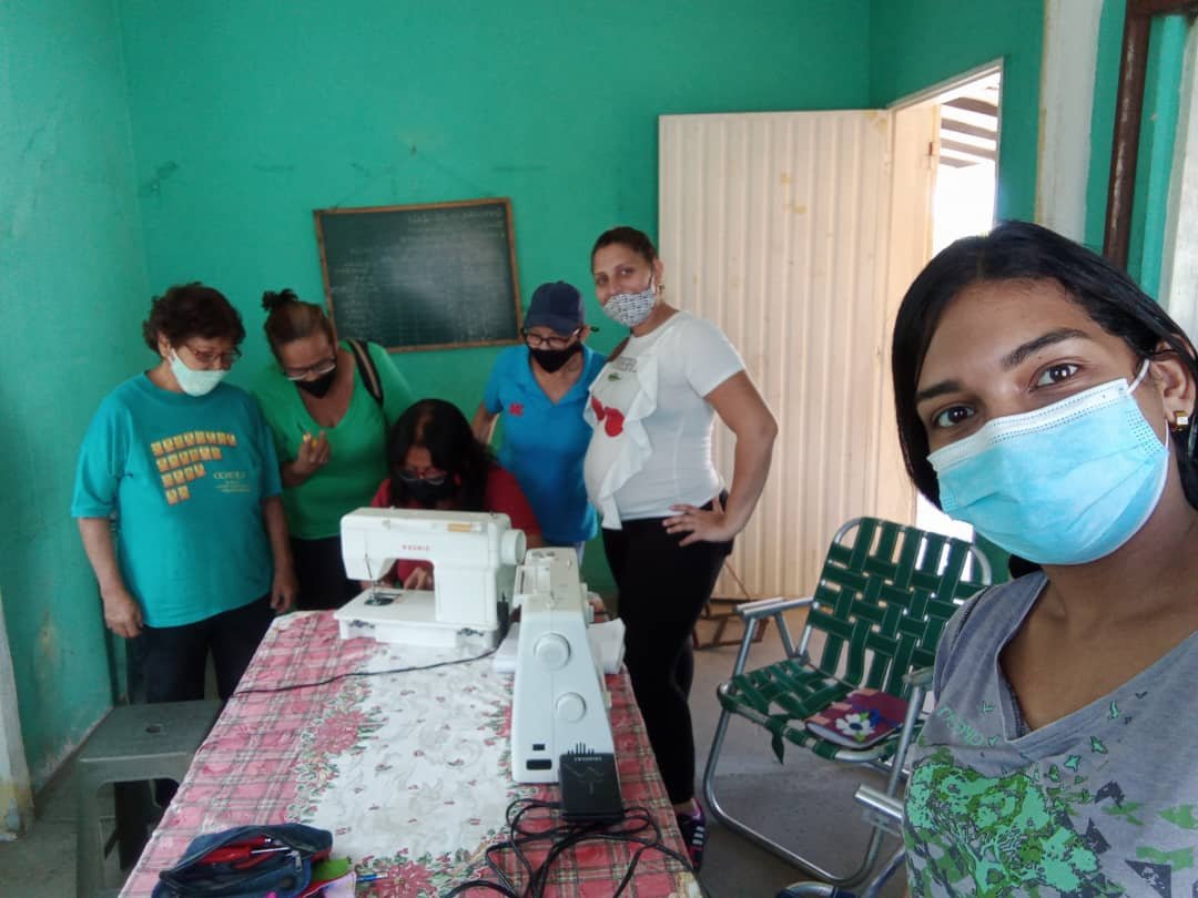 Asesoramos en los Puntos de Atención Pedagógicos a las participantes del Programa Textil de #Carabobo de la mano de las Mtp Magaly Casadiego del <a href="/CFSBicentenari2/">CFS Bicentenario</a> y Carmen Noguera con su patrón base desde el <a href="/CFS_SimonR/">CFS Simón Rodríguez</a> 
#LaFormacionTecnicaEsAhora
<a href="/YORMANARMANDO/">YORMAN ARMANDO</a>