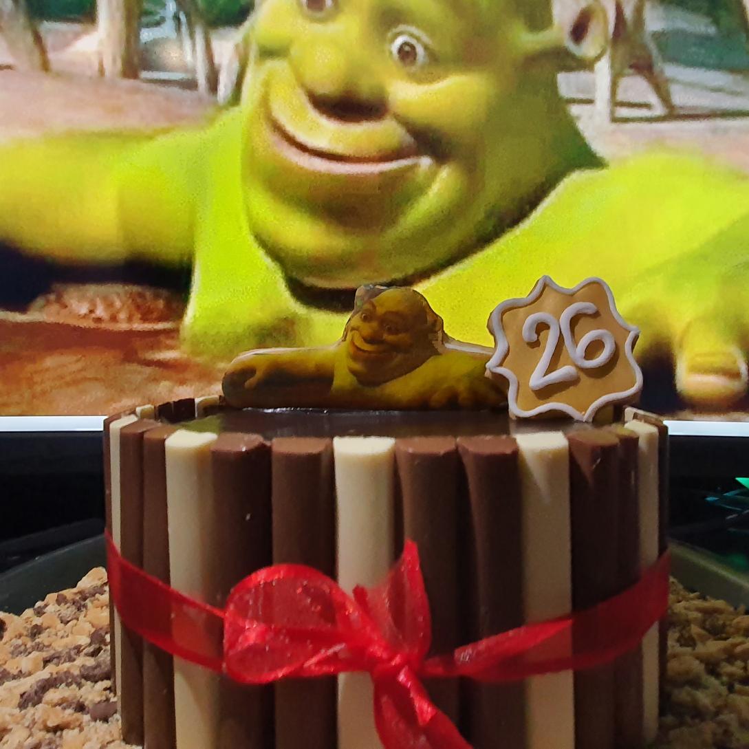 Prankedyy's tweet photo. Hoy cumplo 26 y un buen cumpleaños requería un buen pastel JAJA https://t.co/OpoIATwT3q