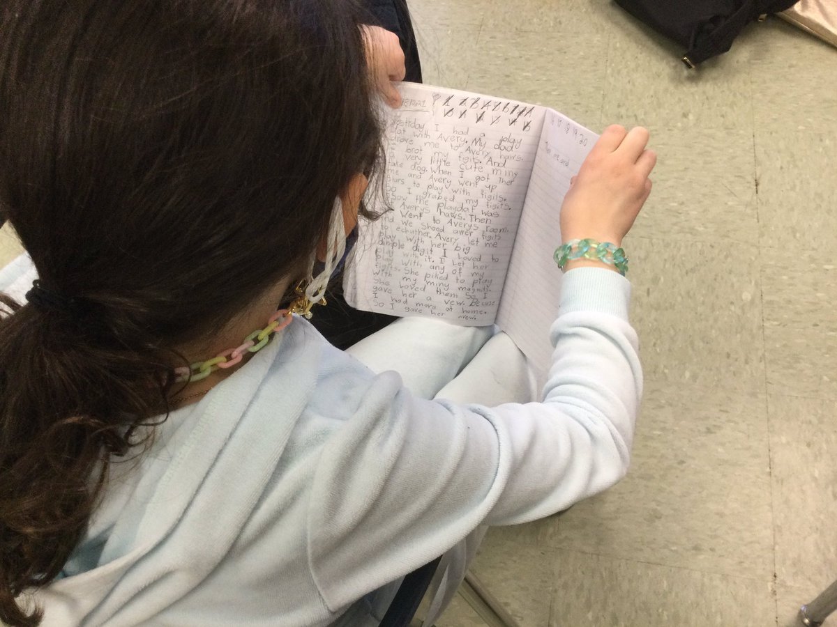 ms_franchini's tweet image. Starting off our day writing all about their weekends. #writersnotebooks #nbrs2020 #heathcotepride