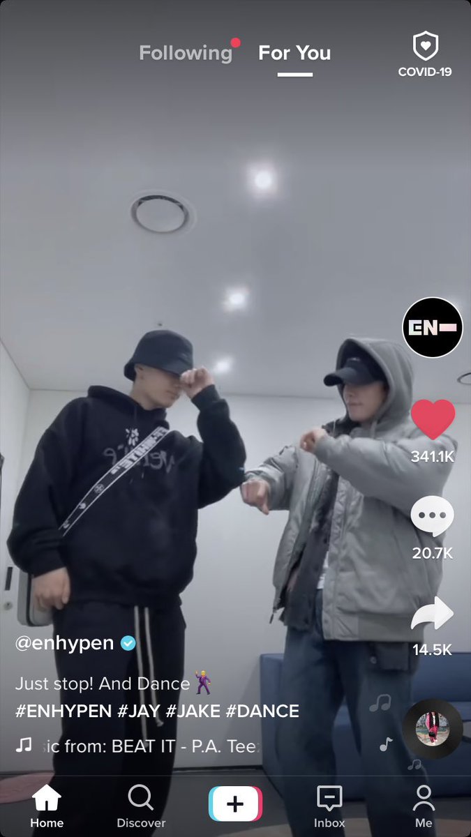 jo8jo_go's tweet image. ネタみたいなレビューしたけど、まじで良かったよ。日焼け止めとリップは程よく保湿してくれるからベースとしても🙆‍♀️
あとこれ男性は特に、メイクのスタートに良いと思う。
マスクは彼氏に送っておそろする！
🔗bit.ly/3ea6cmM
#アモーレパシフィック #OffWhite #PROTECTIONBOX #PR #Qoo10