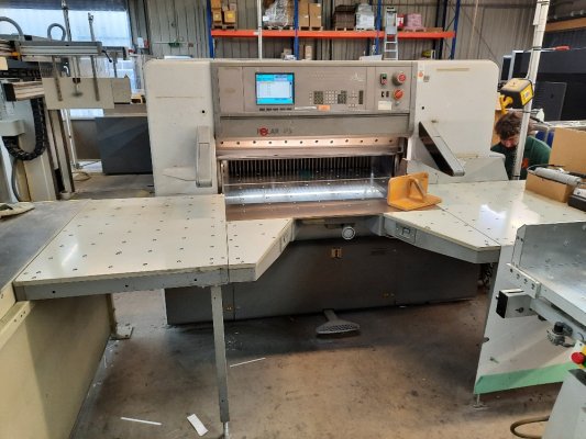 Prestotype's tweet photo. Dear MachineTraders and Printing Company Owners, please take a look at our new #Polar #Cutting #Graphic #Machine the 115 E and 115 ED incl. #spare #knives are now available https://t.co/wCr6SDsLIJ https://t.co/W0CqH8Wsrc