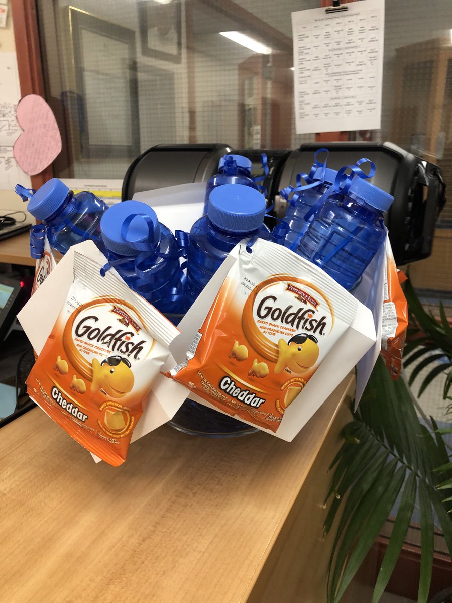 So glad you chose to ‘swim’ at our school today! Happy guest teacher week! ⁦@CCSD_edu⁩ #atalocal55