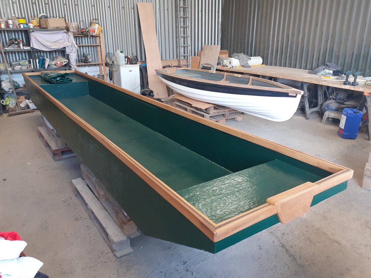 SedgemoorBoats's tweet photo. The workshop is looking nice and busy and these two will be going off to their new owners soon. #rowingboatbuilder #puntbuilder #rowingboats #punting #Taunton #Somerset https://t.co/qMEMmhQXSu
