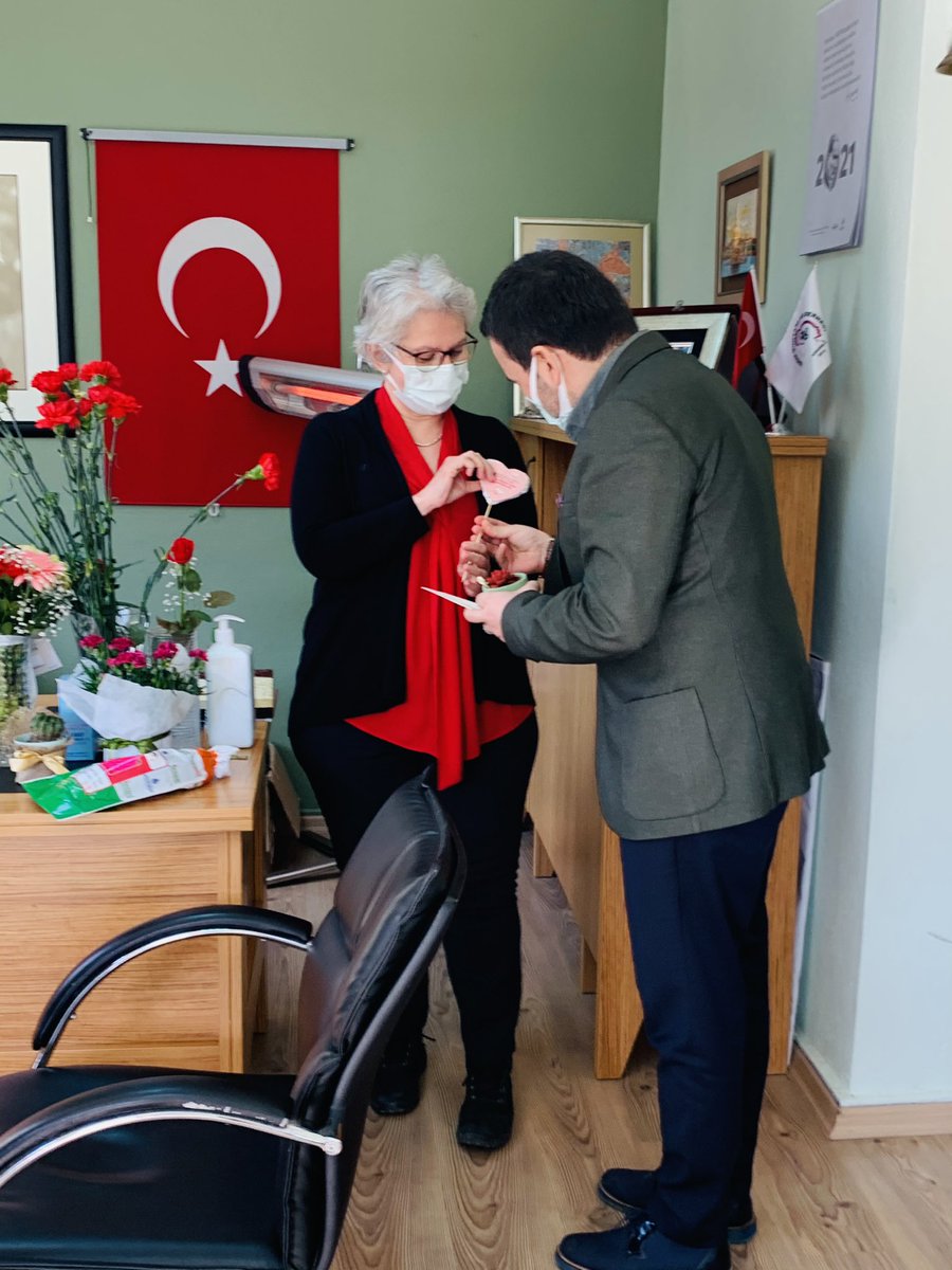 Kadın  muhtar Ziyaretlerimize devam ediyoruz   Başkanımız Sn.Hilmi Türkmen'nin mektup ve hediyelerini ulaştırdık .8 Mart Dünya Kadınlar Günü muhtarlarımızın ve tüm kadınların kutlu olsun.

#iyikiuskudarvar