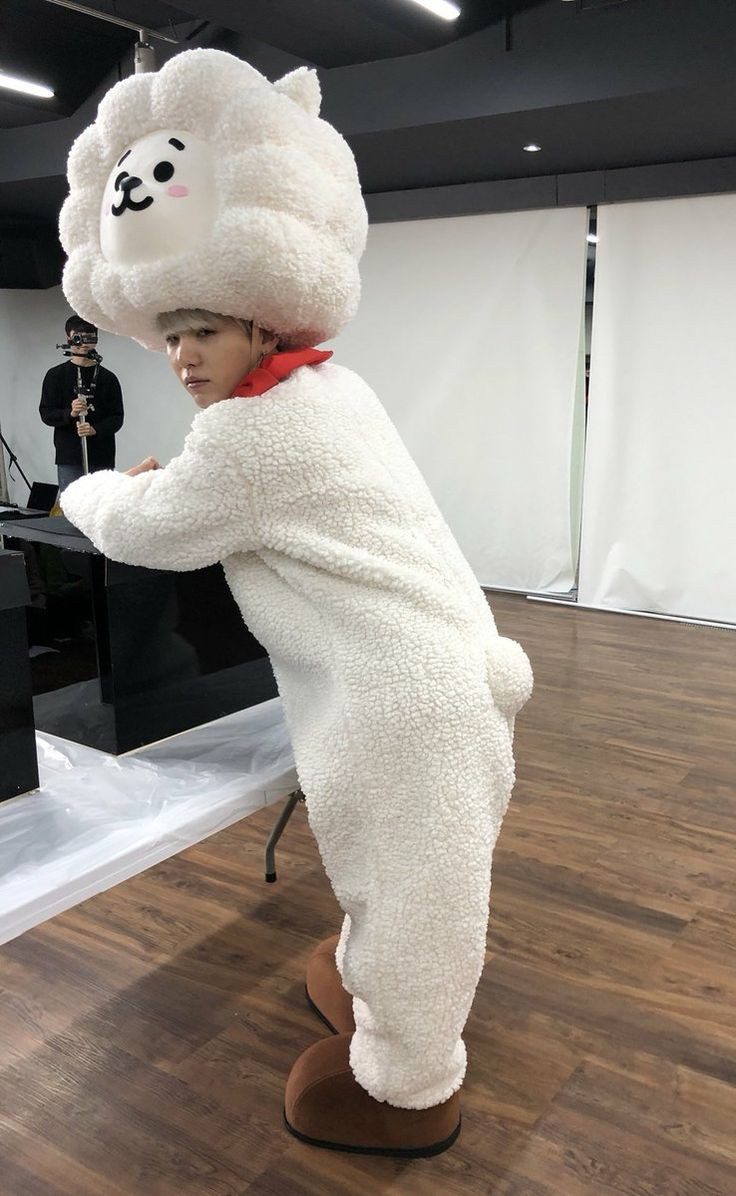 dontknow_6's tweet photo. Hayatımıza dahil olduğun, bizleri o güzel kalbinle tanıştırdığın için çok teşekkür ederiz Yoongi. Army sonuna kadar değil sonsuza kadar yanında olacak. Bize verdiğin tüm emekler için minnettarız. Nice güzel yaşlara, nice güzel ömürlere. Hep mutlu, huzurlu ol.
#HappyBirthdayYoongi https://t.co/exkq0g2pqK