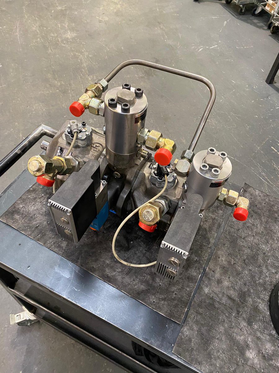 oddyhydsleeds's tweet photo. A before and after from the engineers in our workshop recently! 
Tel: 01132448787
Email: sales@oddy-hyds.com
https://t.co/TtGyJizY1u
#manufacturing  #hydraulics  #oddyhydraulicsleeds #leeds #engineers https://t.co/QsUbWh9020