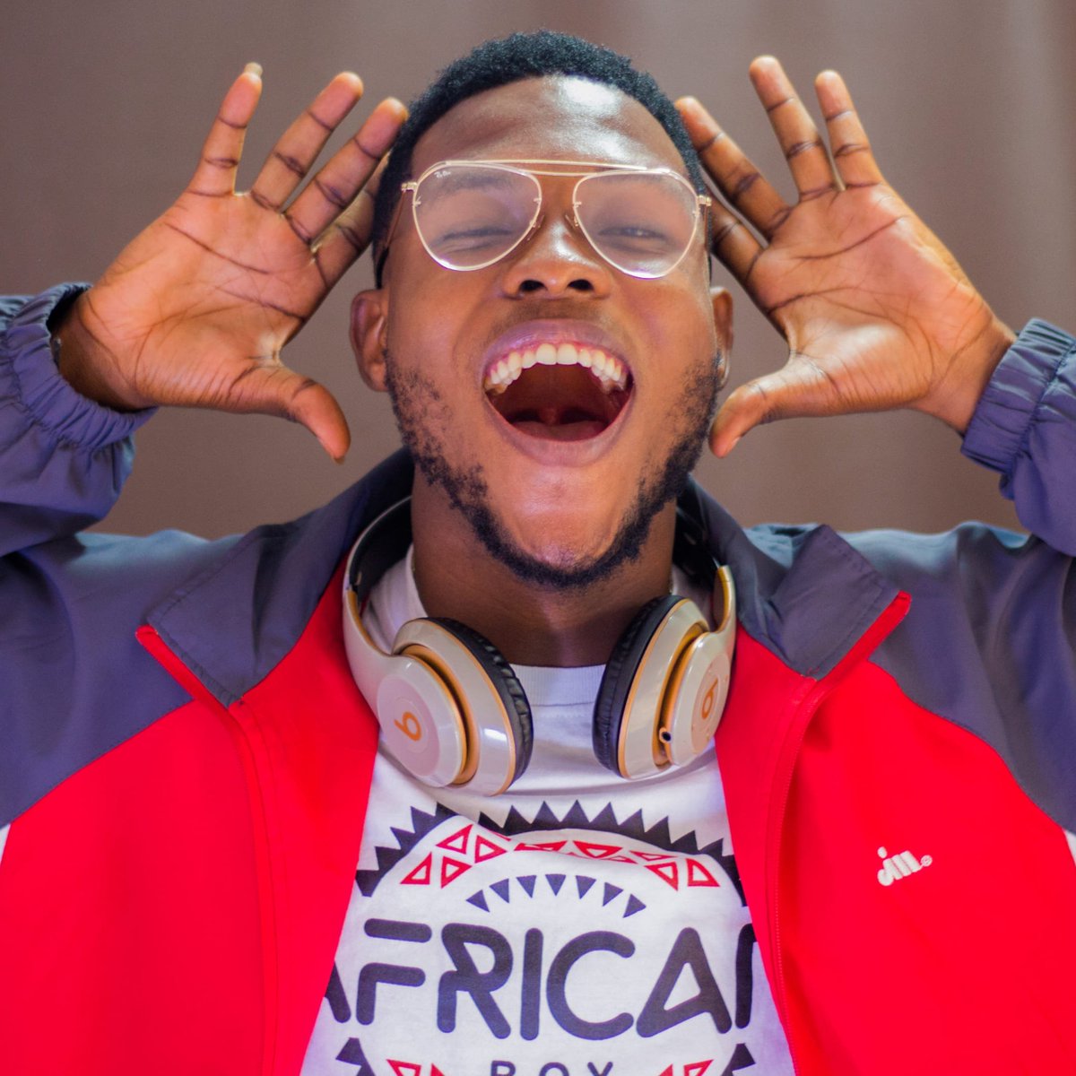 Akwa_P's tweet photo. Just received a call from a friend who says she just heard #Yagyae🙅🏾‍♂️ banging on a radio station close to a market she went to shop at.

Wow!🤩
To each and every DJ showing me love out there, God richly bless y'all.🙏🏽
Really appreciate the love and support.💯❣️ https://t.co/NZUXwVYdMO