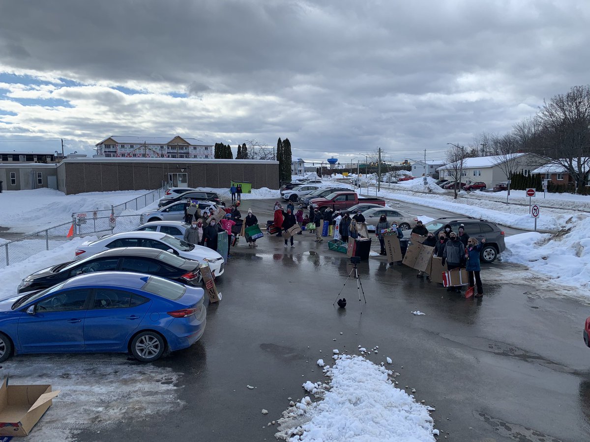 The First @PriestmanSchool @ASD_West @ASDWLimelight Cardboard Sled Race was a great staff activity this afternoon. The students built the sleds & teachers raced them! #teacherwellness