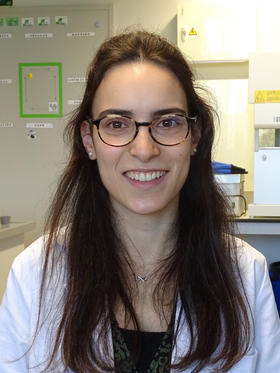 RealAcadFarmGal's tweet photo. Rocio Mellid @mellid_rocio galardonada con el Premio Antonio Casares @RealAcadFarmGal por su excelente expediente académico @Farmacia_USC  @UniversidadeUSC @cimususc Enhorabuena!!👏 https://t.co/NG6dmOohl2