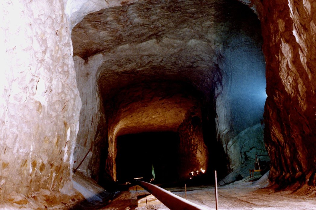 истина пещера в черных горах. пещера правды. пещера правды. библиотека ивана грозного катакомбы. пещера аман-кутан.