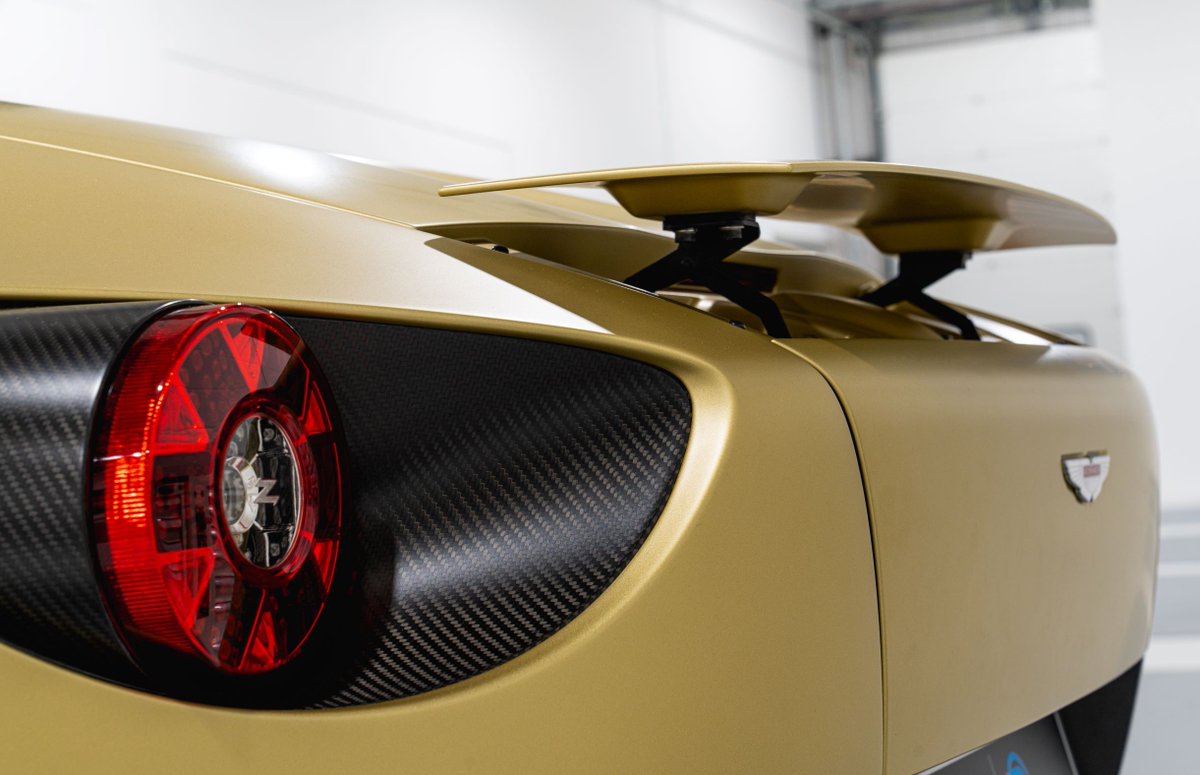 Both TWINS incorporate active aero thanks to a new active rear wing that improves stability at high speeds whilst maintaining the pure Zagato lines when at rest.

#RReforged #RUniverse #Zagato