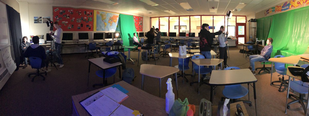 JamieStromberg's tweet photo. Today is lighting day @KHS_Cavaliers in Digital Media! https://t.co/sxbpFj7uEU