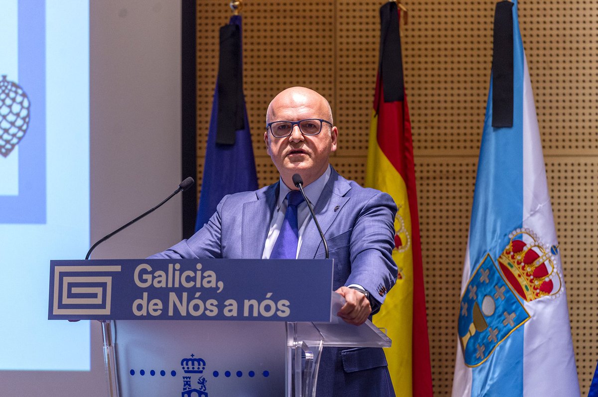 ManuelBaltar's tweet photo. Inauguración de “Galicia: de Nós a nos” no @CCulturalOu . Unha realidade grazas a @DeputacionOU e @Xunta . Con @FeijooGalicia , Xosé Carlos Caneiro de @Afundacion_org ...@RomanLalin @alorenzo64 @CesarRibadavia @gonzalojacome @GabrielOurense @soymaceiras #PaixónPorOUrense https://t.co/0v9ssk6fU3