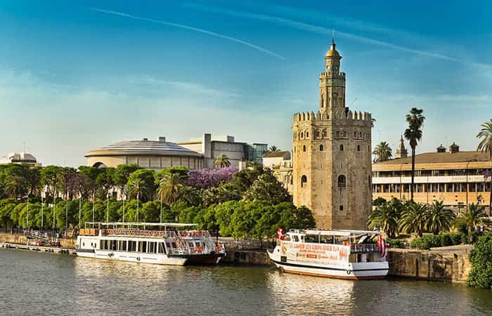 crpuente's tweet photo. #OchoSiglosDeOro cumple la torre del Oro de Sevilla. Casi ná https://t.co/uinAfg7LGg