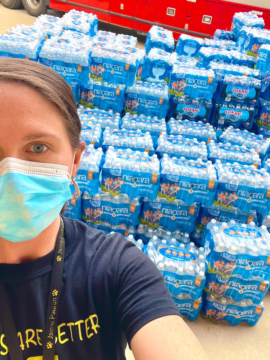 MollyWhitlock's tweet image. We distributed over 350 cases of water today to our Austin community! The snow may be gone, but families are still without running water. We will distribute 300 more cases later this week.  #TexasStrong #winterstormrelief #community #Texas #ATX